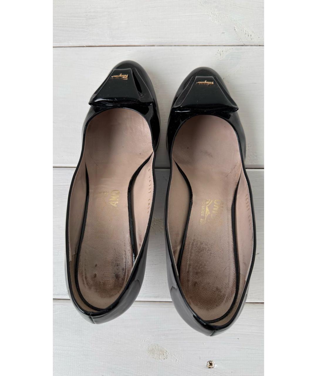 FERRAGAMO Черные туфли из лакированной кожи, фото 3