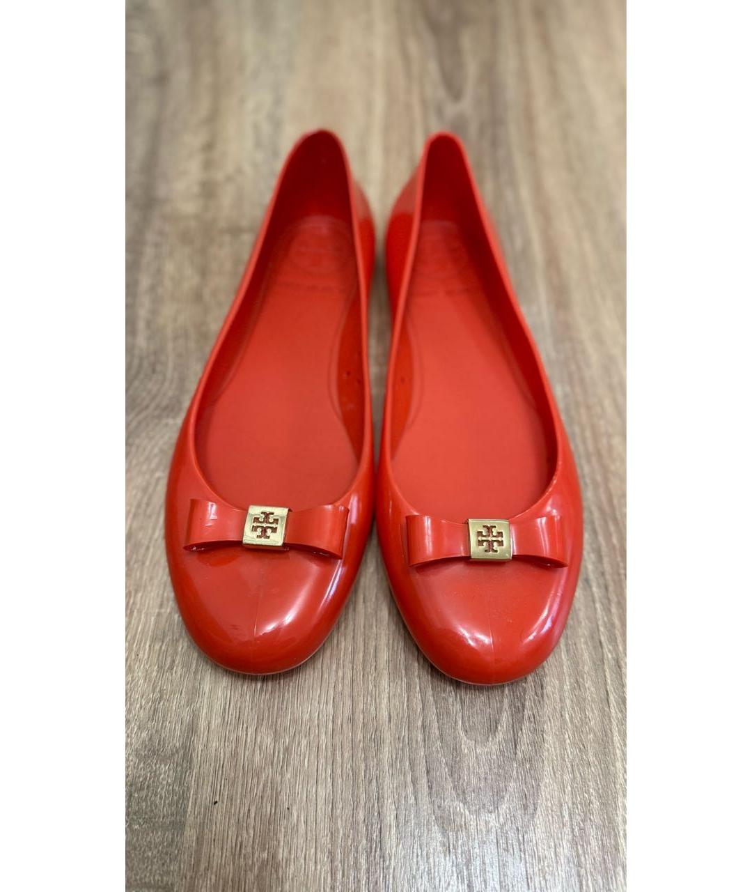 TORY BURCH Оранжевое резиновые балетки, фото 2