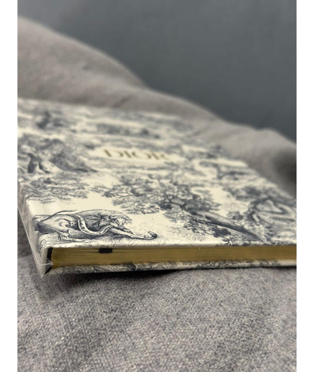 CHRISTIAN DIOR Книга, фото 4