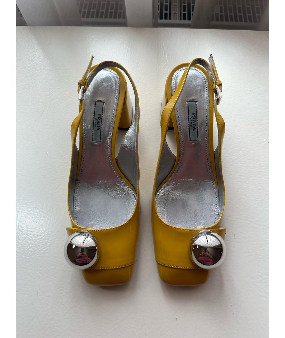 PRADA Желтые кожаные босоножки, фото 2