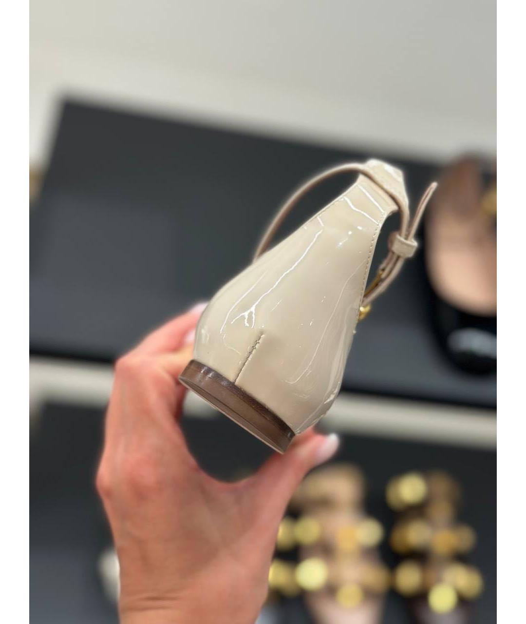 VALENTINO Бежевые балетки из лакированной кожи, фото 3