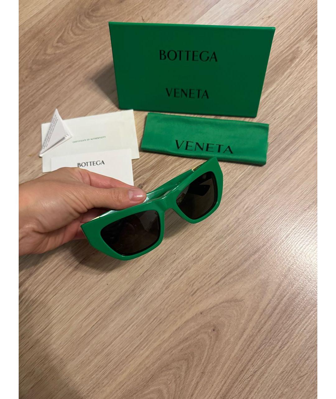 BOTTEGA VENETA Зеленые пластиковые солнцезащитные очки, фото 4