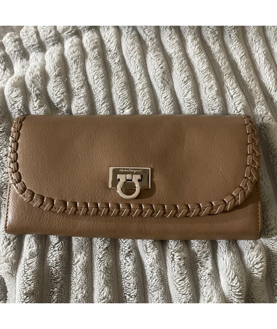 FERRAGAMO Коричневый кожаный кошелек, фото 5