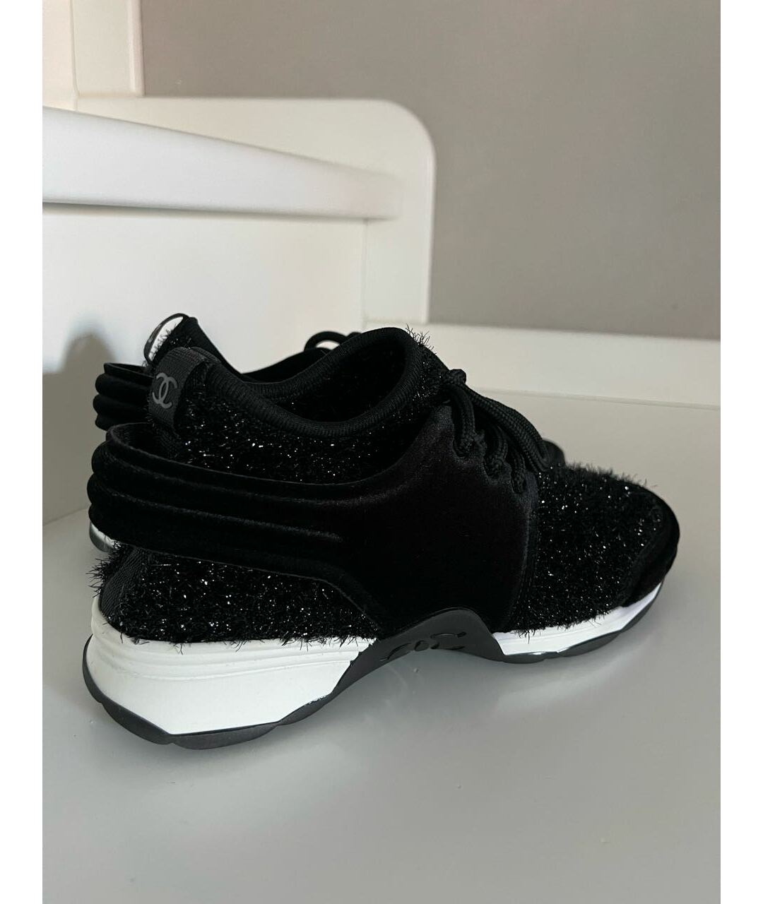 CHANEL PRE-OWNED Черные бархатные кроссовки, фото 2