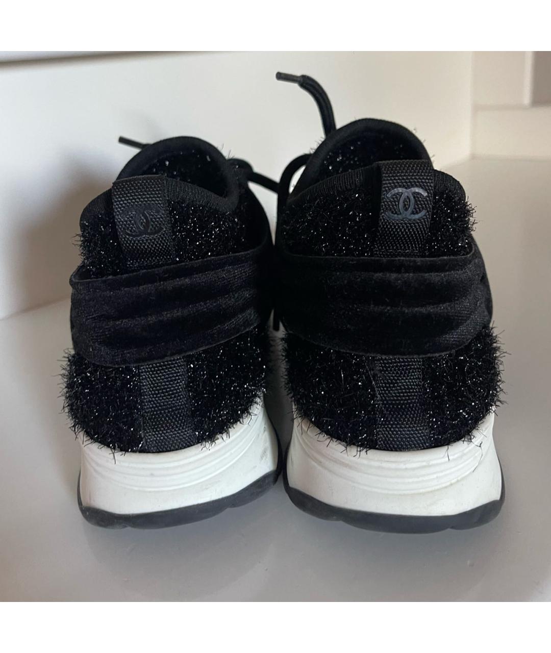 CHANEL PRE-OWNED Черные бархатные кроссовки, фото 3