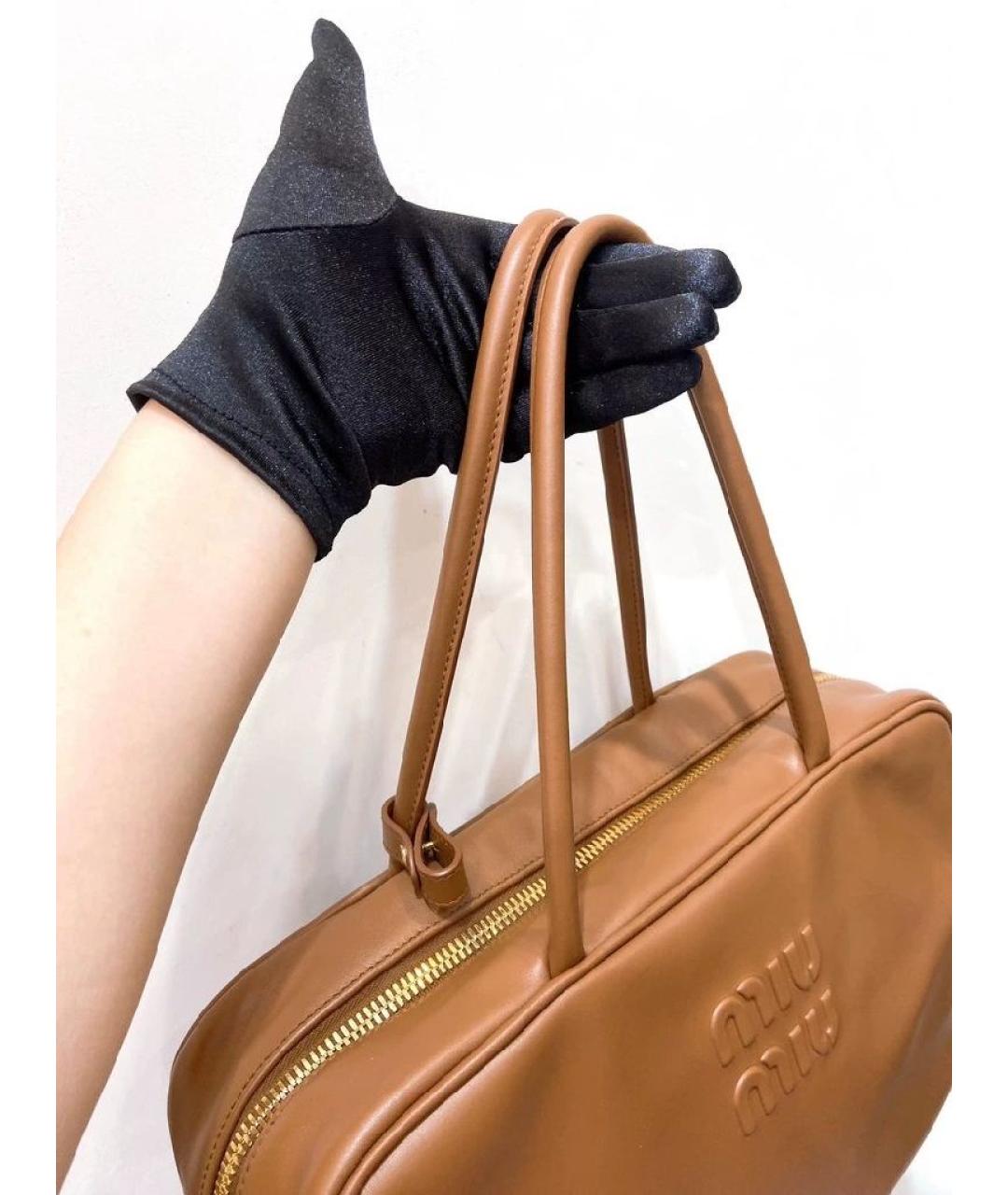 MIU MIU Коричневая кожаная сумка с короткими ручками, фото 3