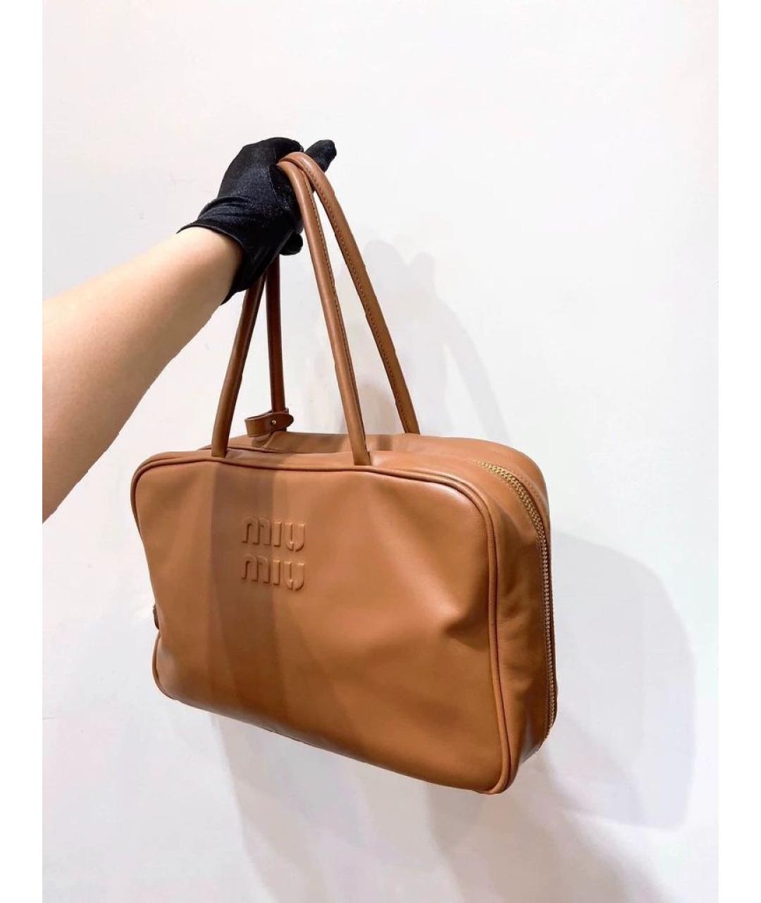 MIU MIU Коричневая кожаная сумка с короткими ручками, фото 2