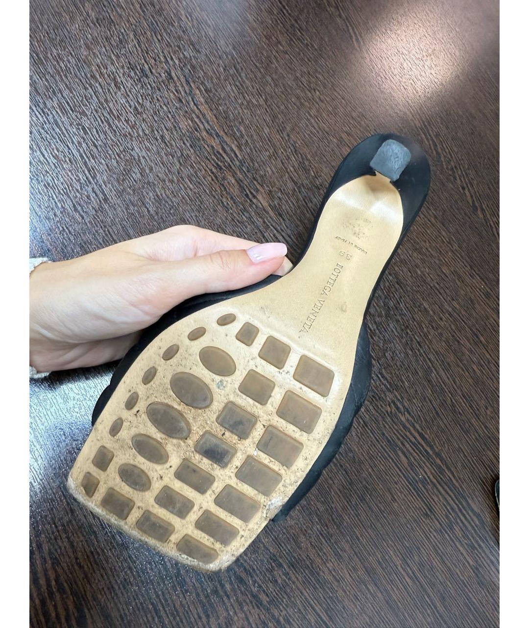 BOTTEGA VENETA Черные кожаные мюли, фото 4
