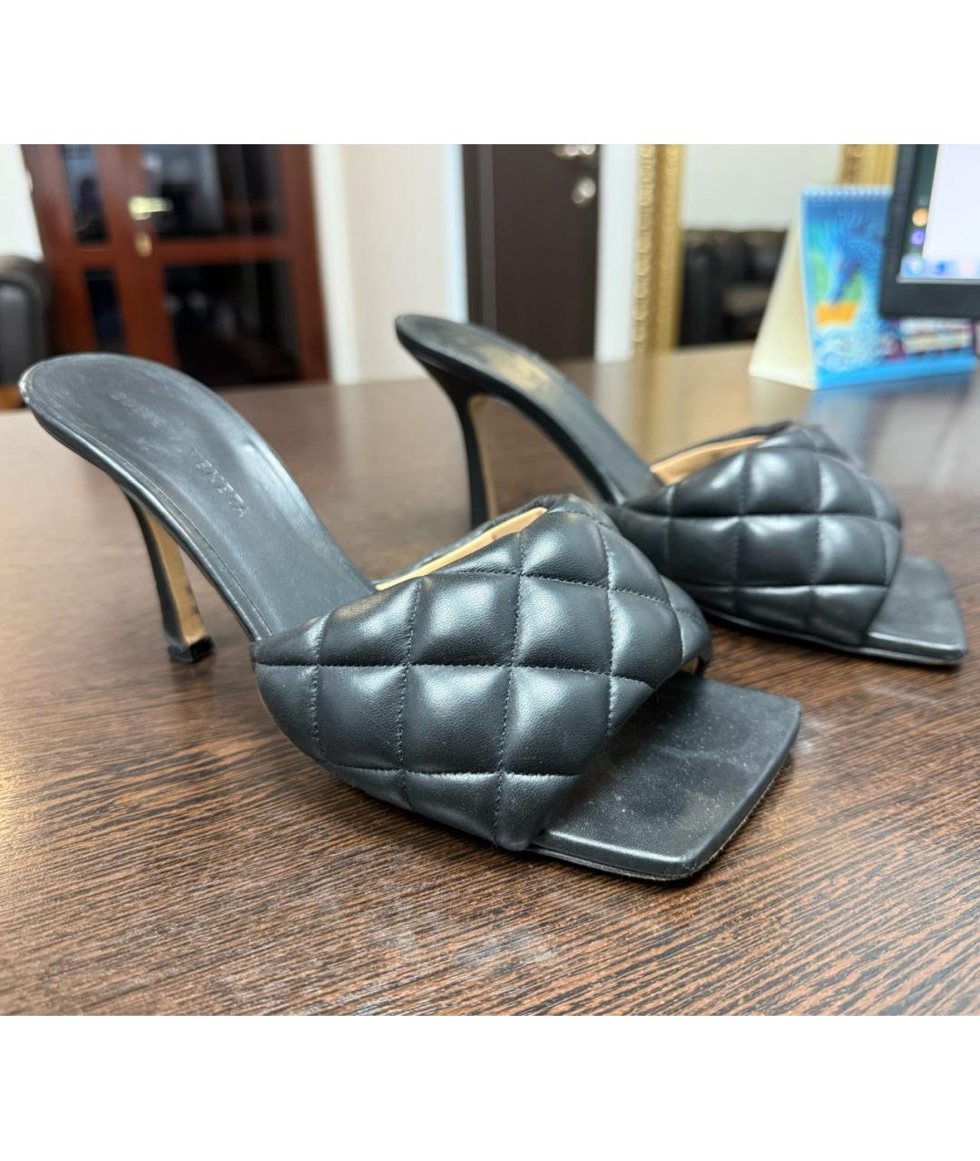 BOTTEGA VENETA Черные кожаные мюли, фото 6