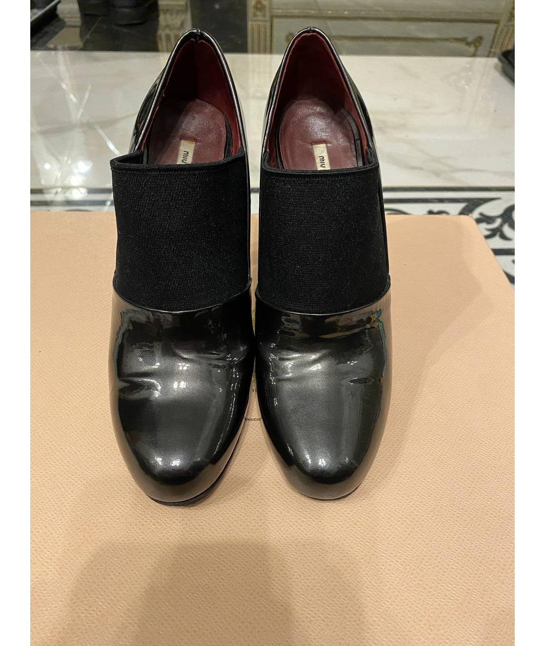 MIU MIU Черные ботильоны из лакированной кожи, фото 2