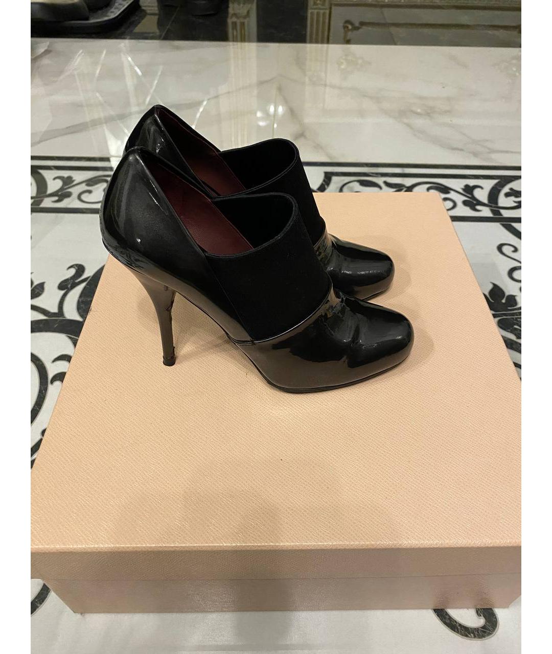 MIU MIU Черные ботильоны из лакированной кожи, фото 4