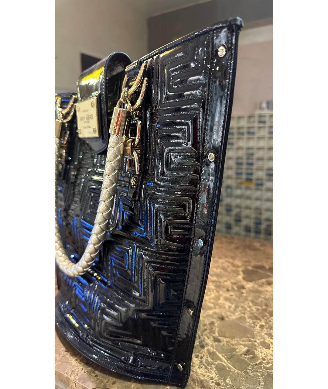 VERSACE Черная сумка тоут из лакированной кожи, фото 3