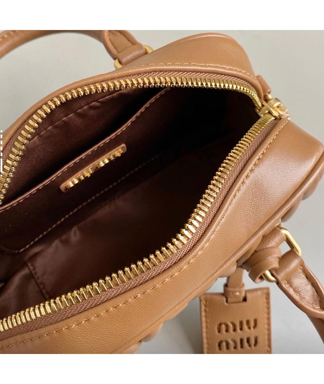 MIU MIU Коричневая кожаная сумка с короткими ручками, фото 5