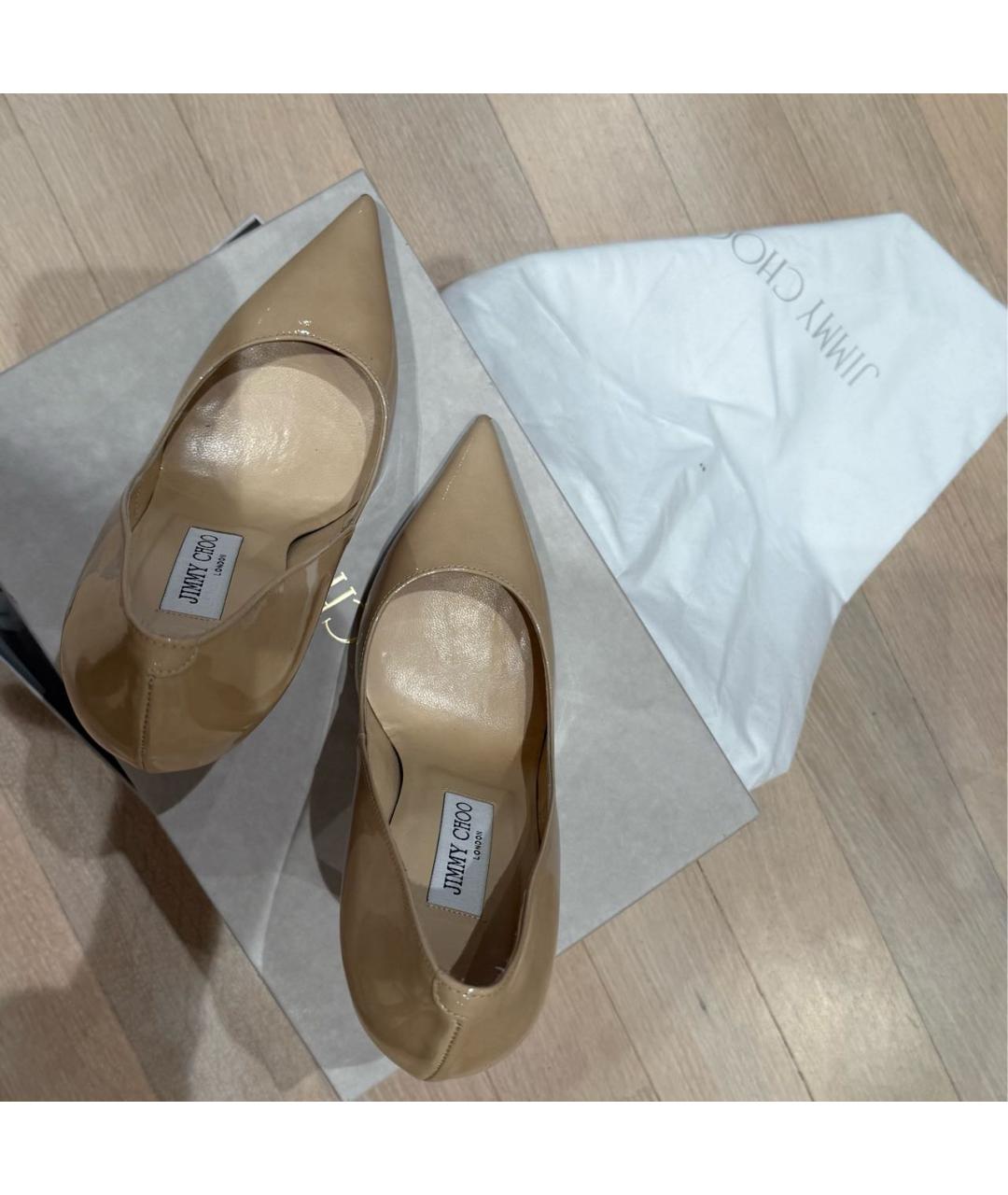 JIMMY CHOO Бежевые туфли из лакированной кожи, фото 3