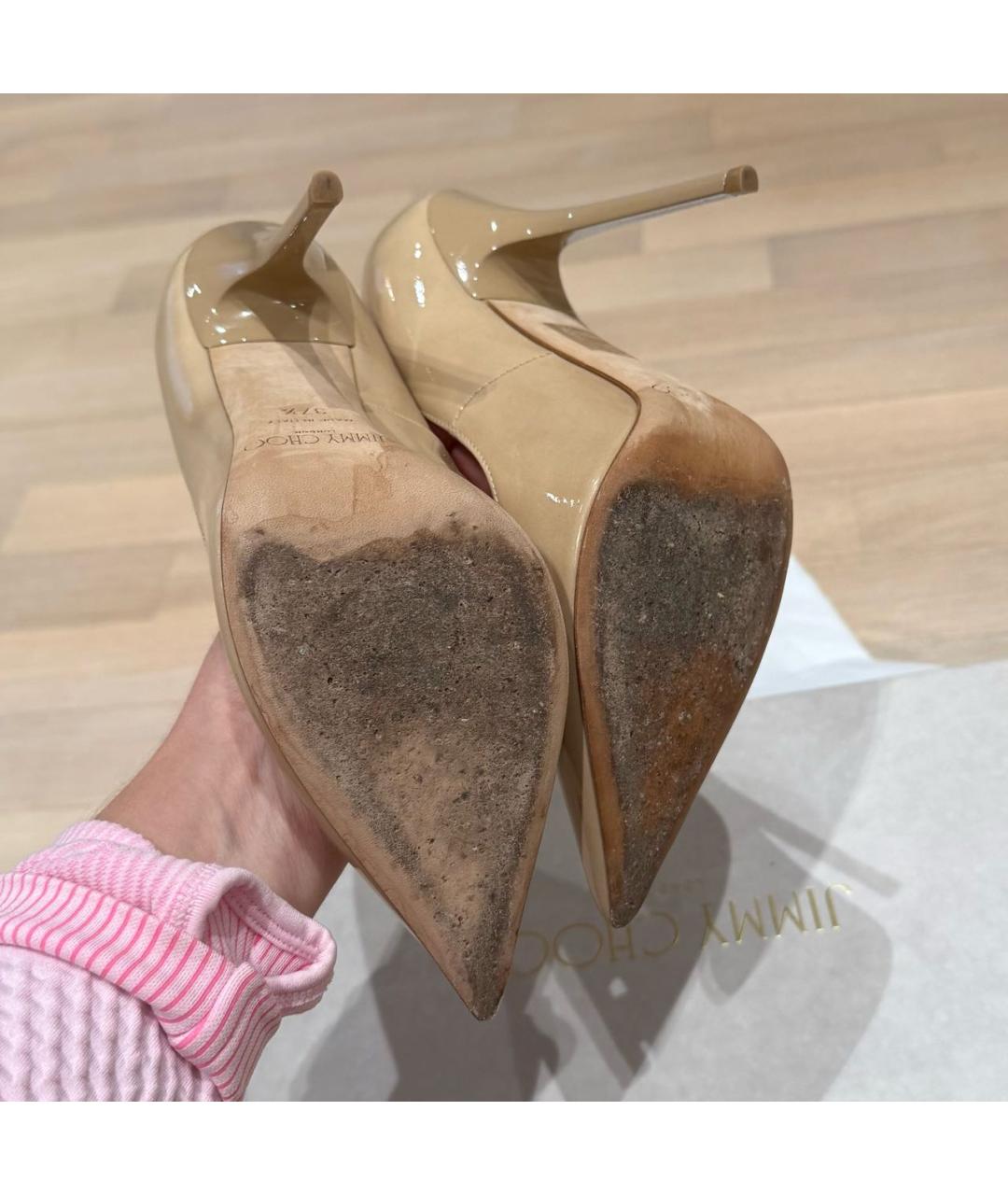 JIMMY CHOO Бежевые туфли из лакированной кожи, фото 6