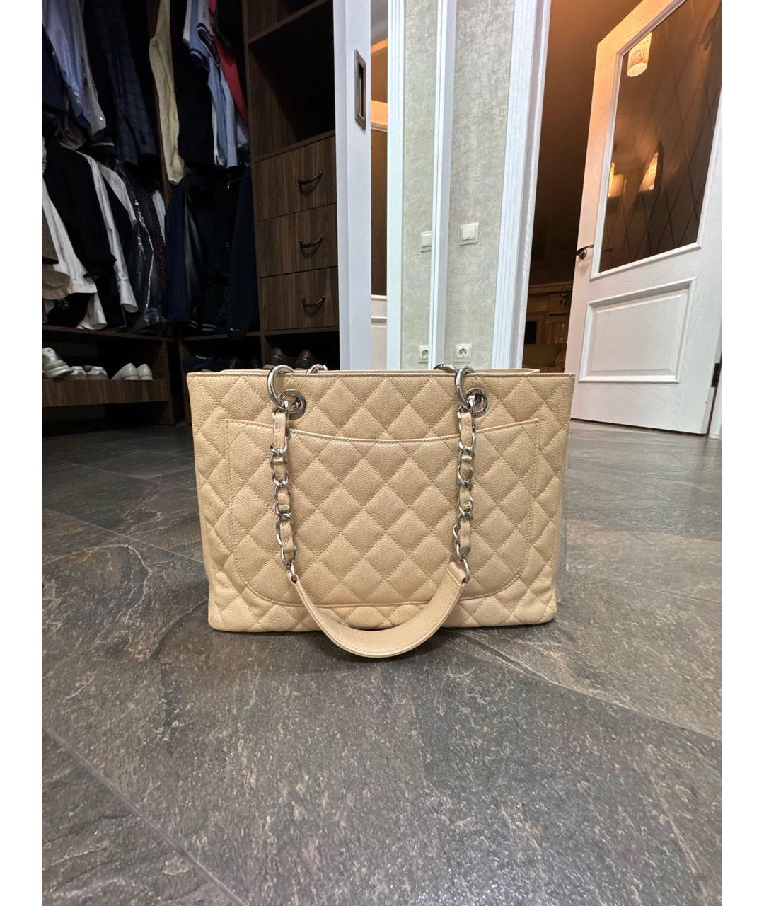 CHANEL Бежевая кожаная сумка тоут, фото 3