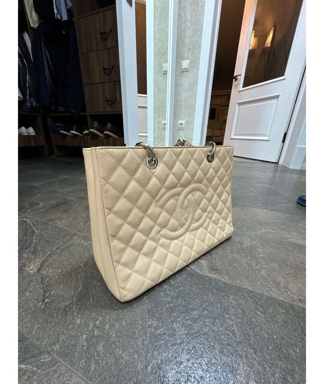 CHANEL Бежевая кожаная сумка тоут, фото 2