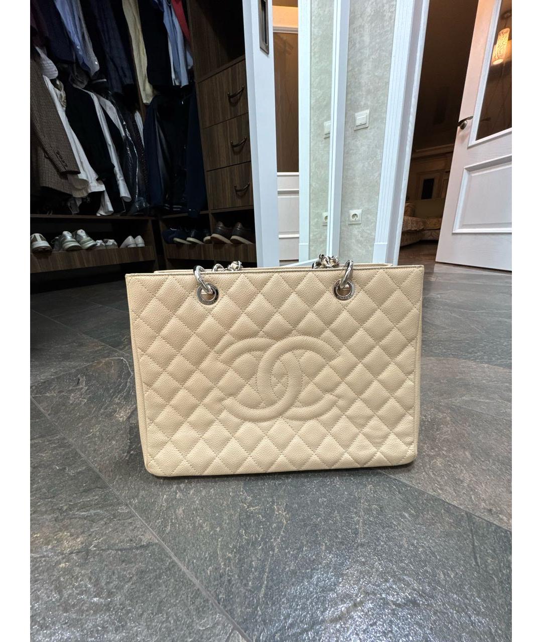 CHANEL Бежевая кожаная сумка тоут, фото 7