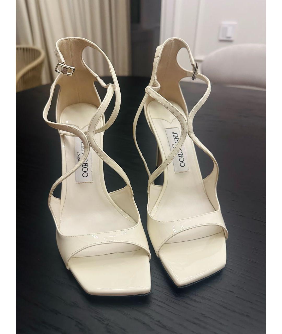 JIMMY CHOO Белые босоножки из лакированной кожи, фото 2