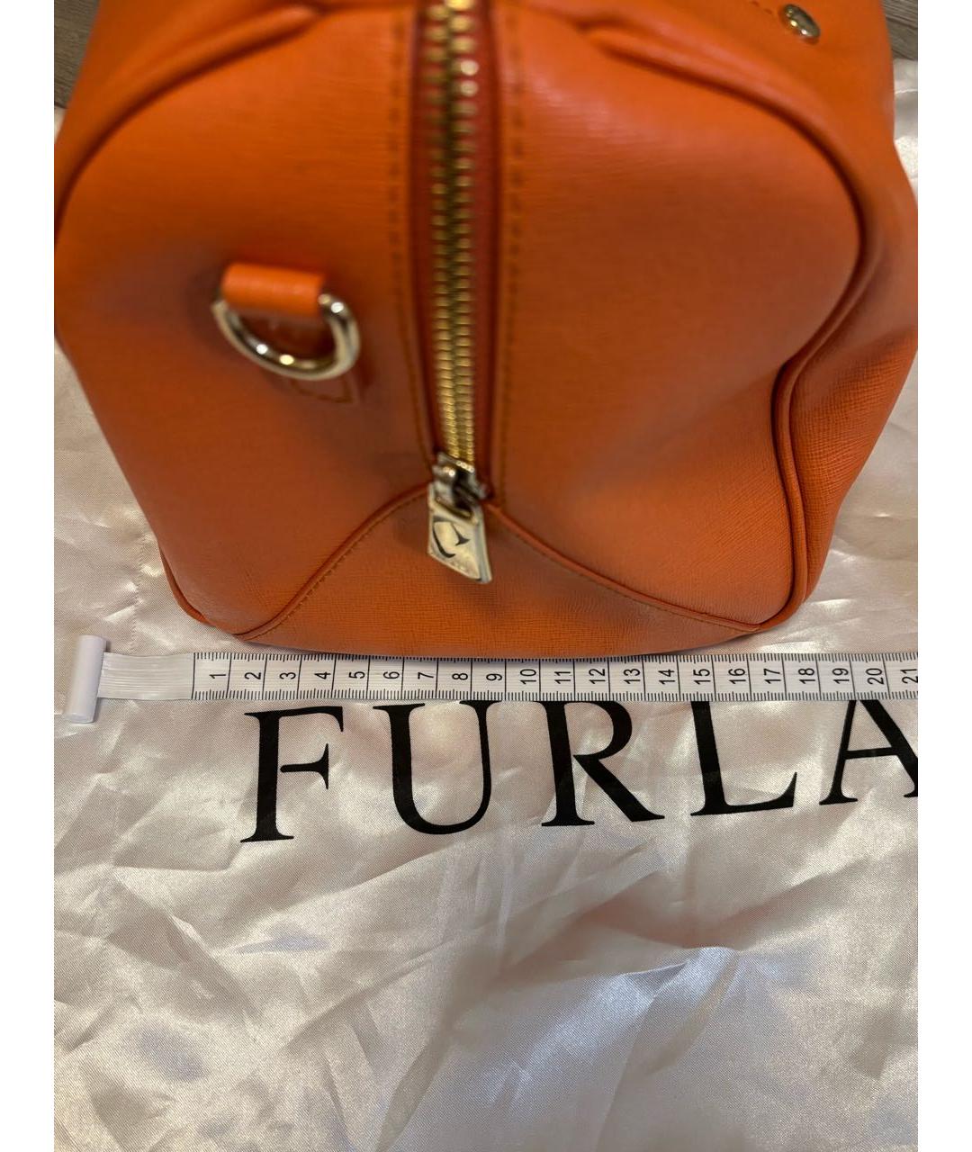 FURLA Оранжевая кожаная сумка с короткими ручками, фото 2