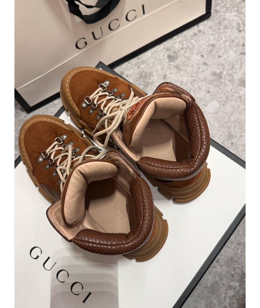 GUCCI Коричневые замшевые ботинки, фото 3