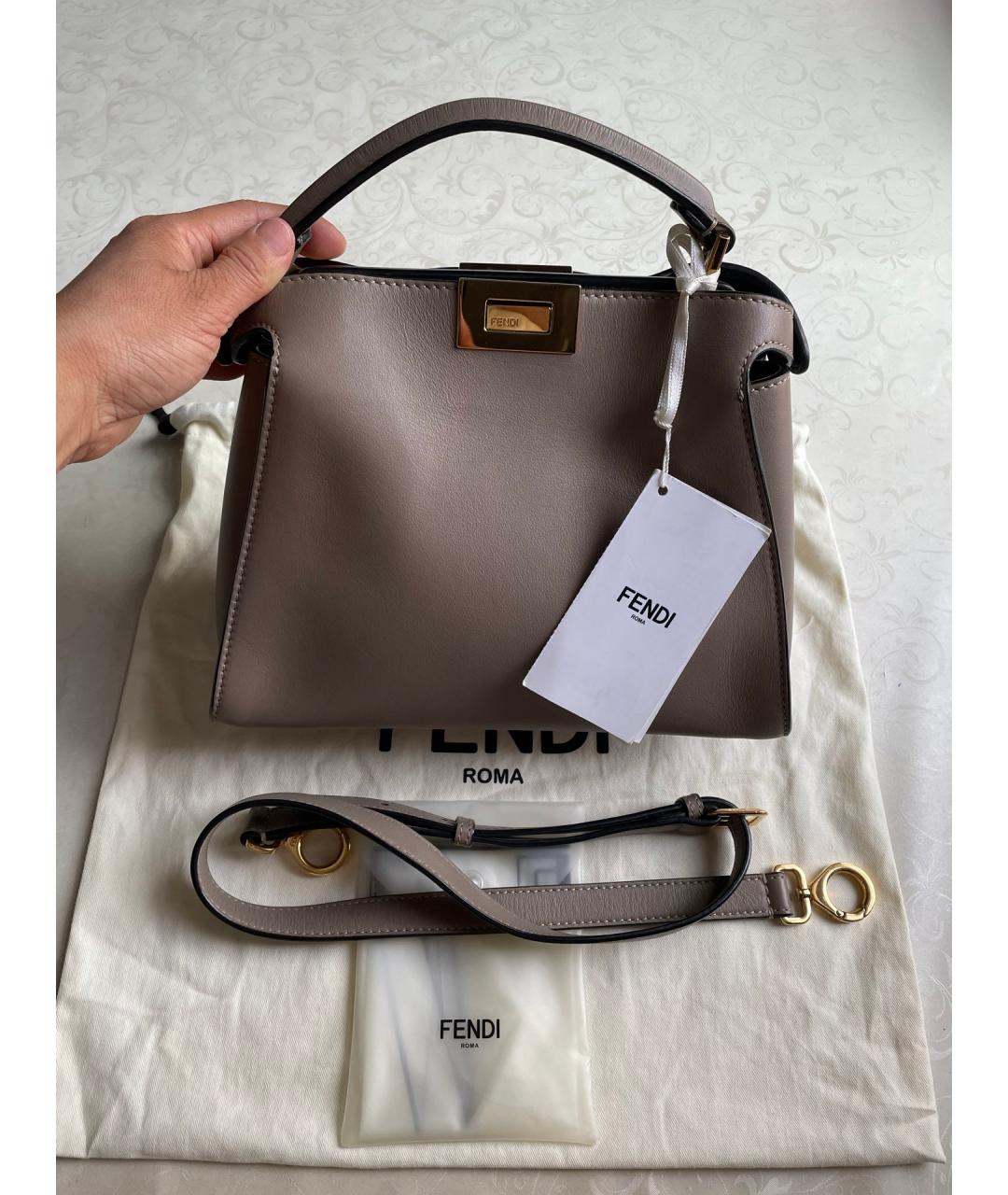 FENDI Серая кожаная сумка с короткими ручками, фото 7