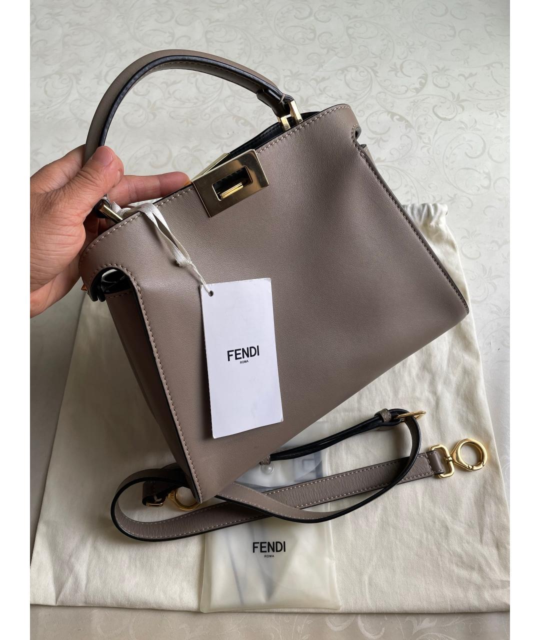 FENDI Серая кожаная сумка с короткими ручками, фото 3