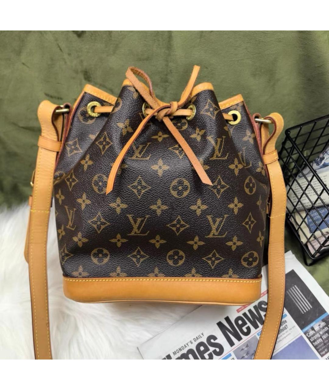 LOUIS VUITTON Коричневая кожаная сумка через плечо, фото 9