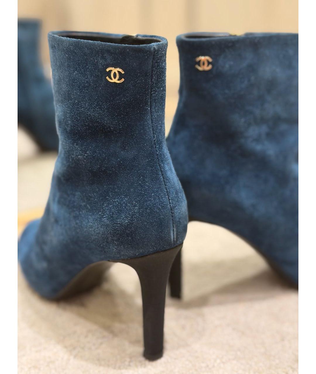 CHANEL Темно-синие замшевые ботильоны, фото 2