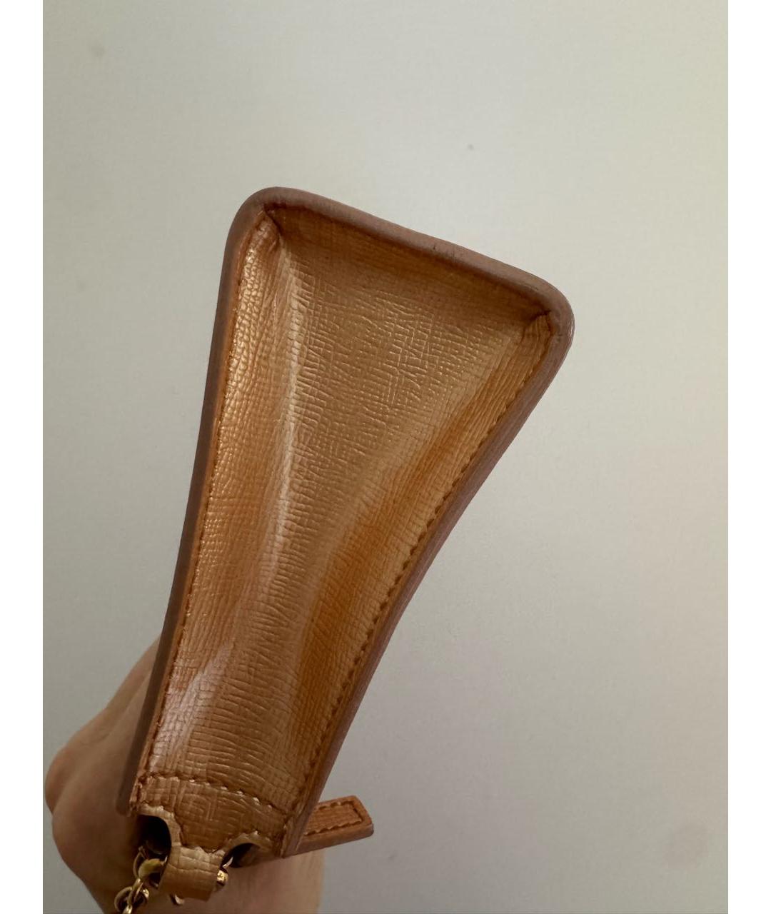 SAINT LAURENT Золотая сумка с короткими ручками из лакированной кожи, фото 6