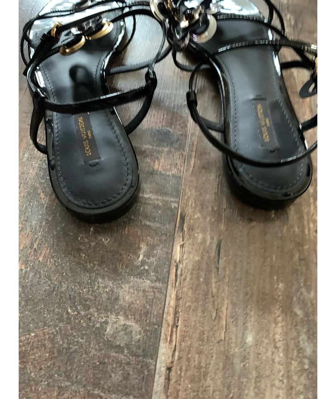 LOUIS VUITTON Черные сандалии из лакированной кожи, фото 4