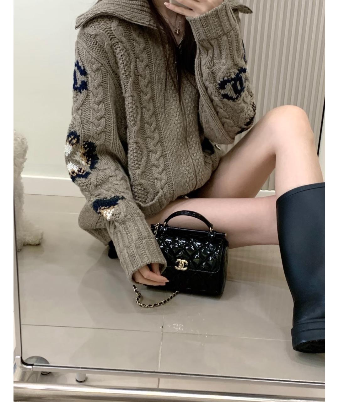 CHANEL Черная сумка через плечо из лакированной кожи, фото 6