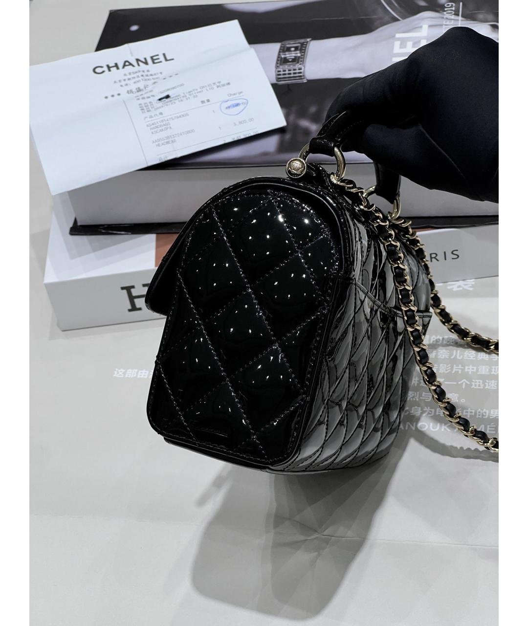 CHANEL Черная сумка через плечо из лакированной кожи, фото 3