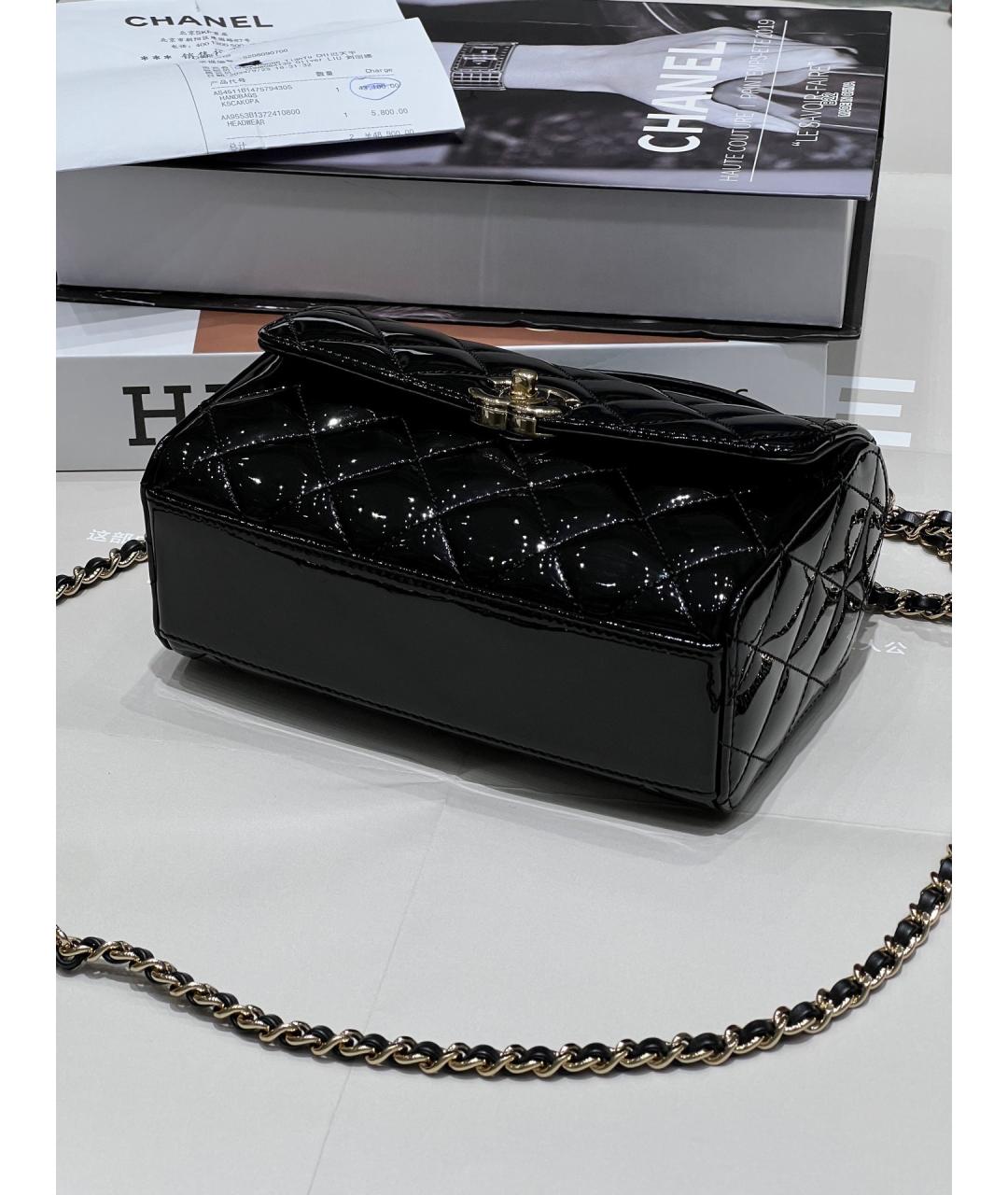CHANEL Черная сумка через плечо из лакированной кожи, фото 5