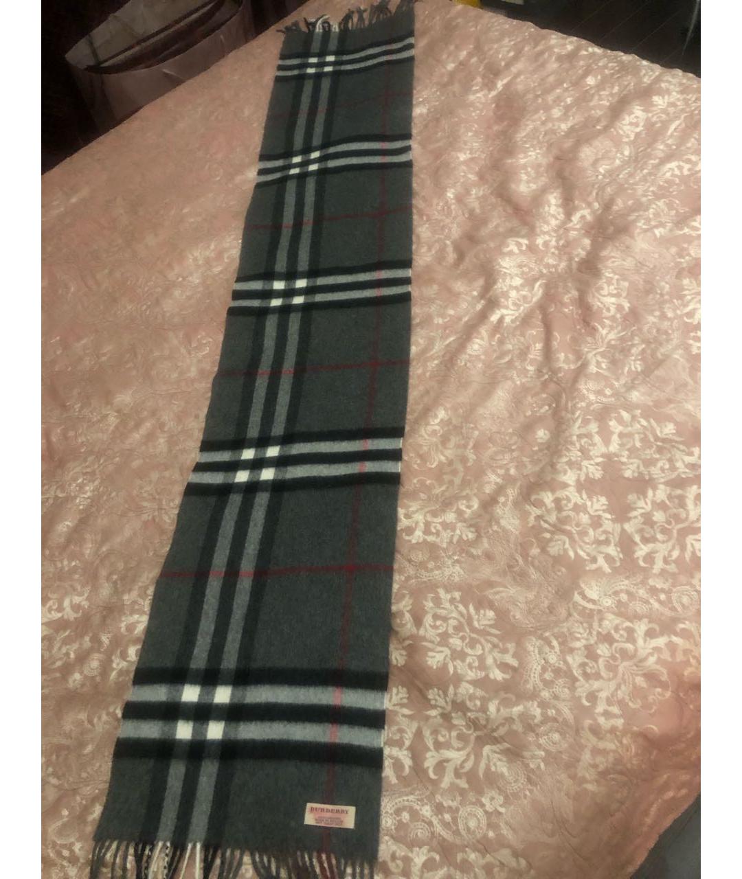 BURBERRY Серый кашемировый шарф, фото 4