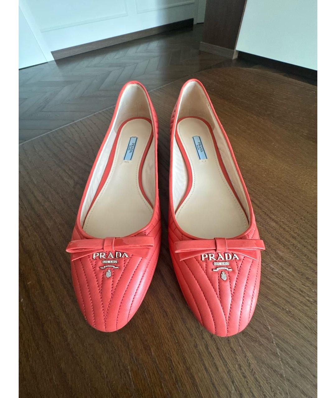 PRADA Коралловые кожаные балетки, фото 2