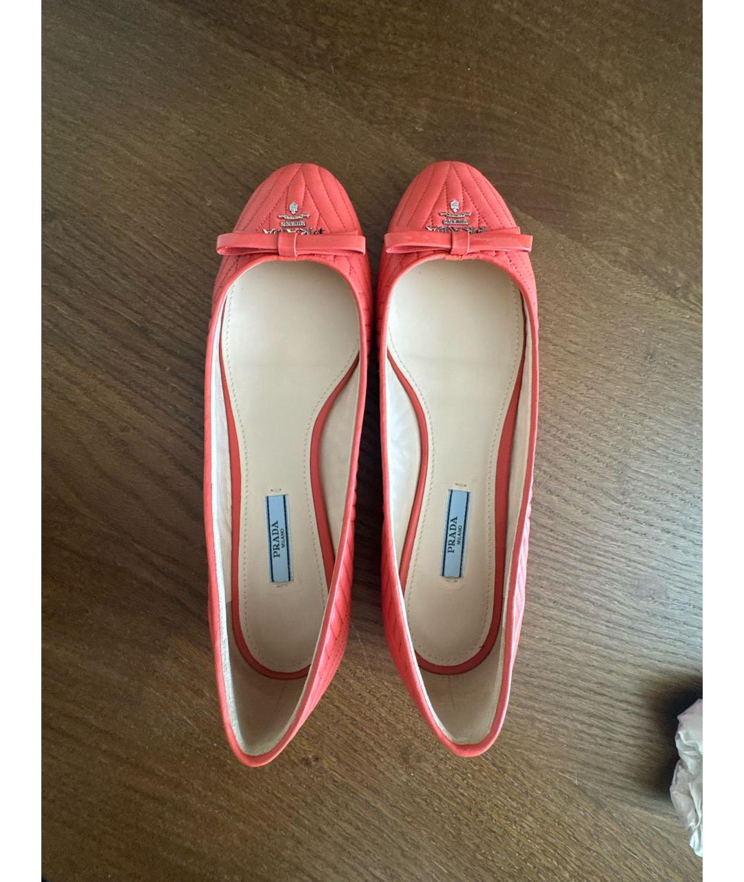 PRADA Коралловые кожаные балетки, фото 3