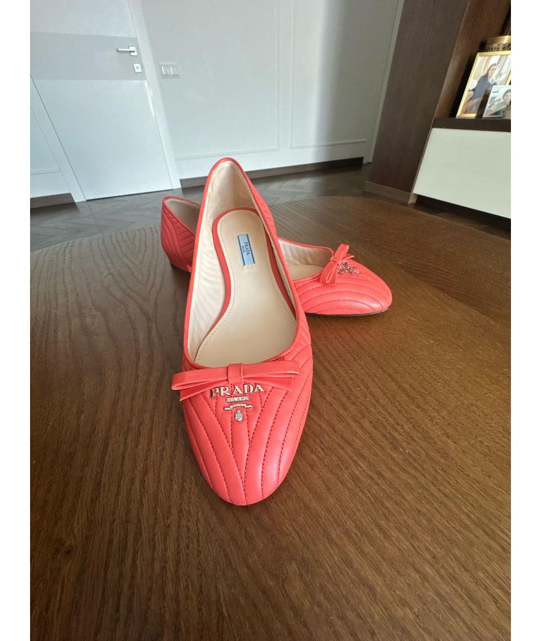 PRADA Коралловые кожаные балетки, фото 5