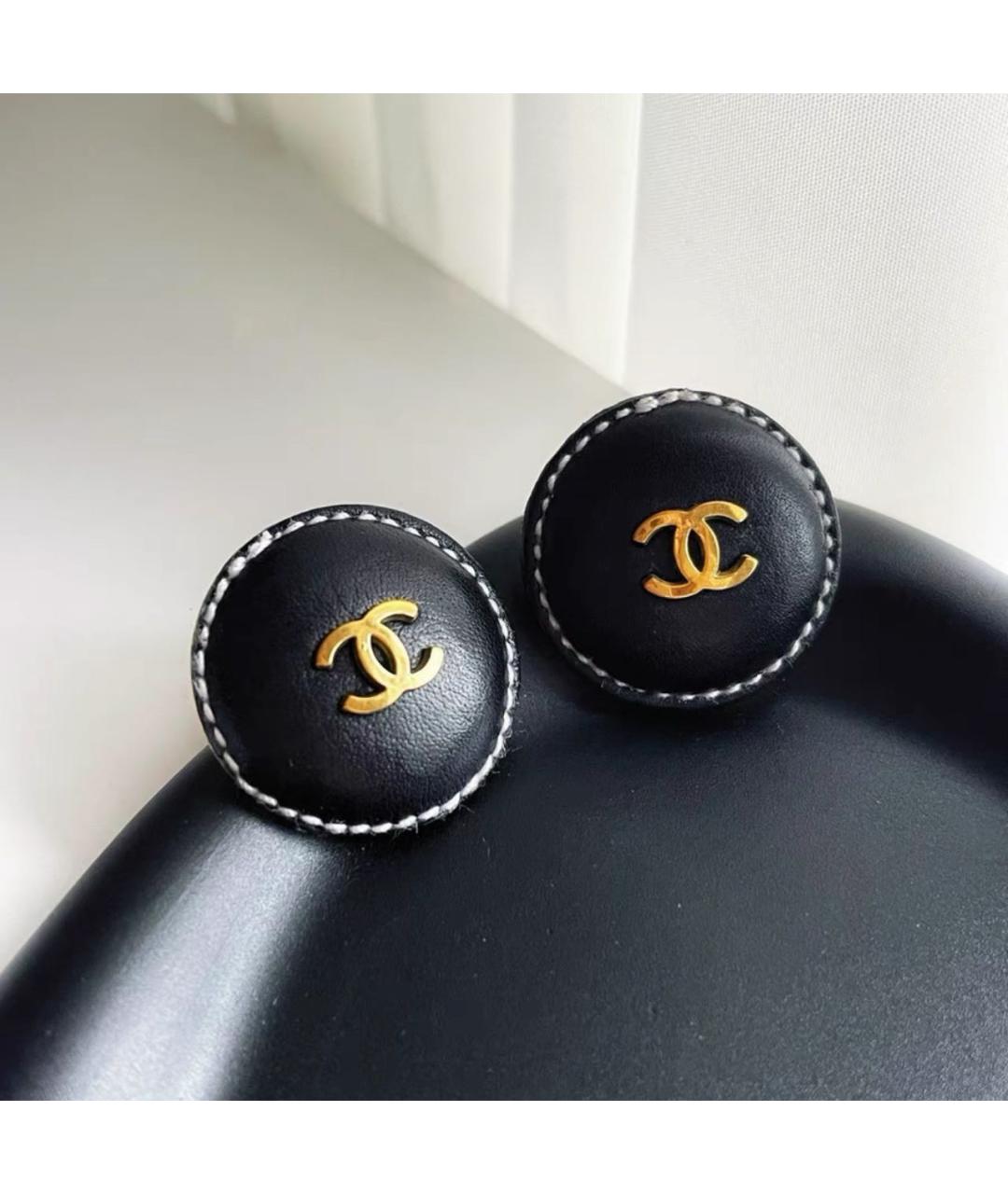CHANEL Черные кожаные клипсы, фото 4