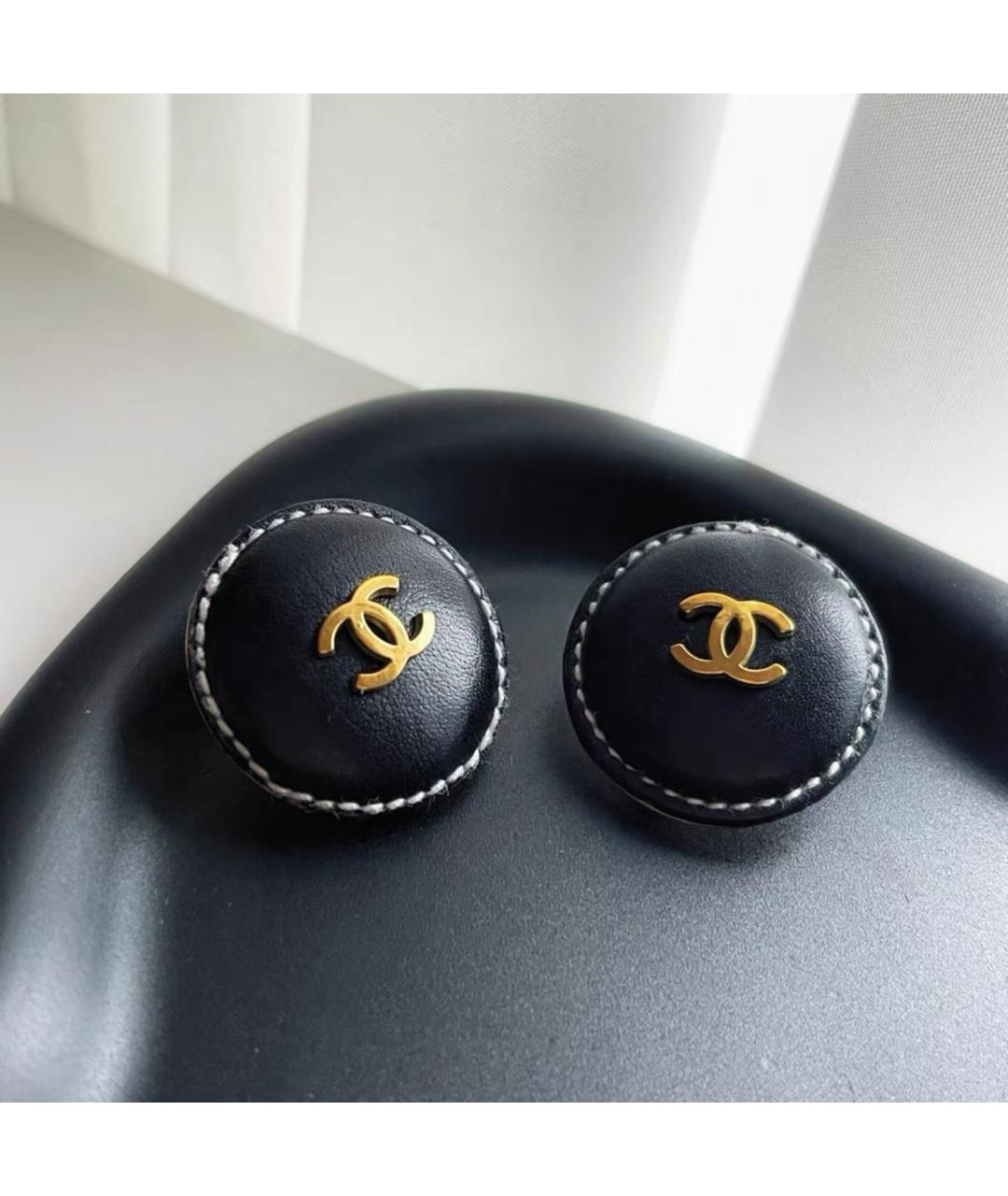 CHANEL Черные кожаные клипсы, фото 2