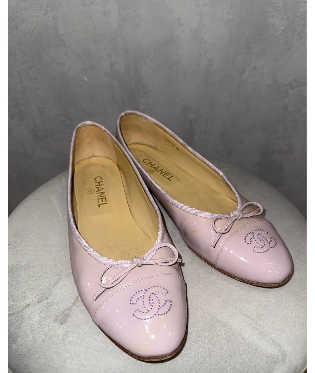 CHANEL Фиолетовые балетки из лакированной кожи, фото 2