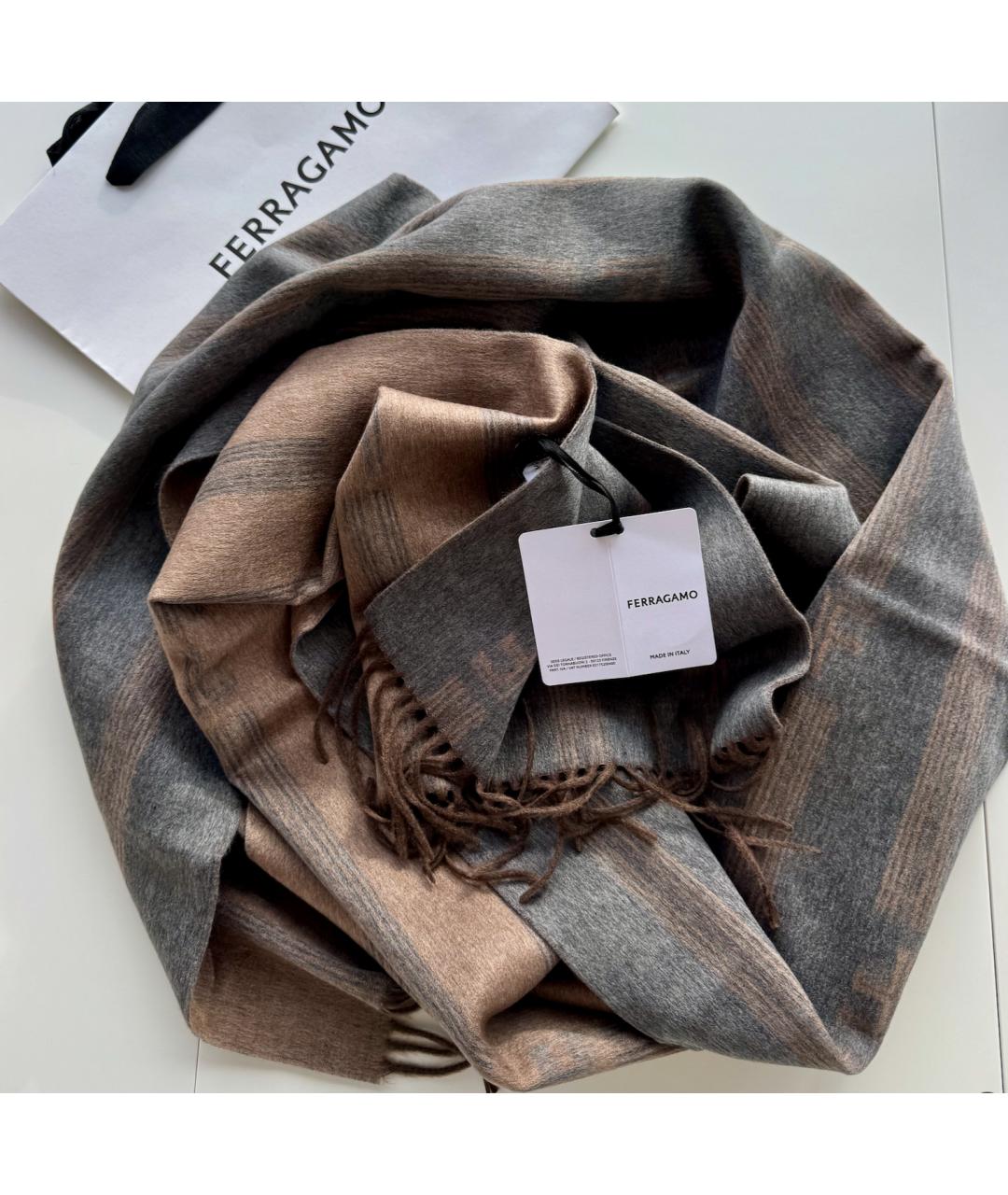 FERRAGAMO Серый шелковый шарф, фото 6