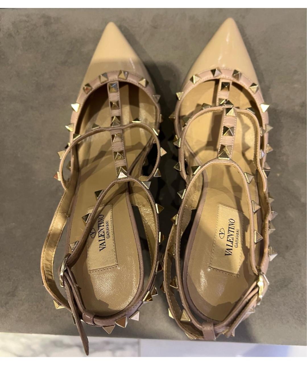 VALENTINO Бежевые туфли из лакированной кожи, фото 3