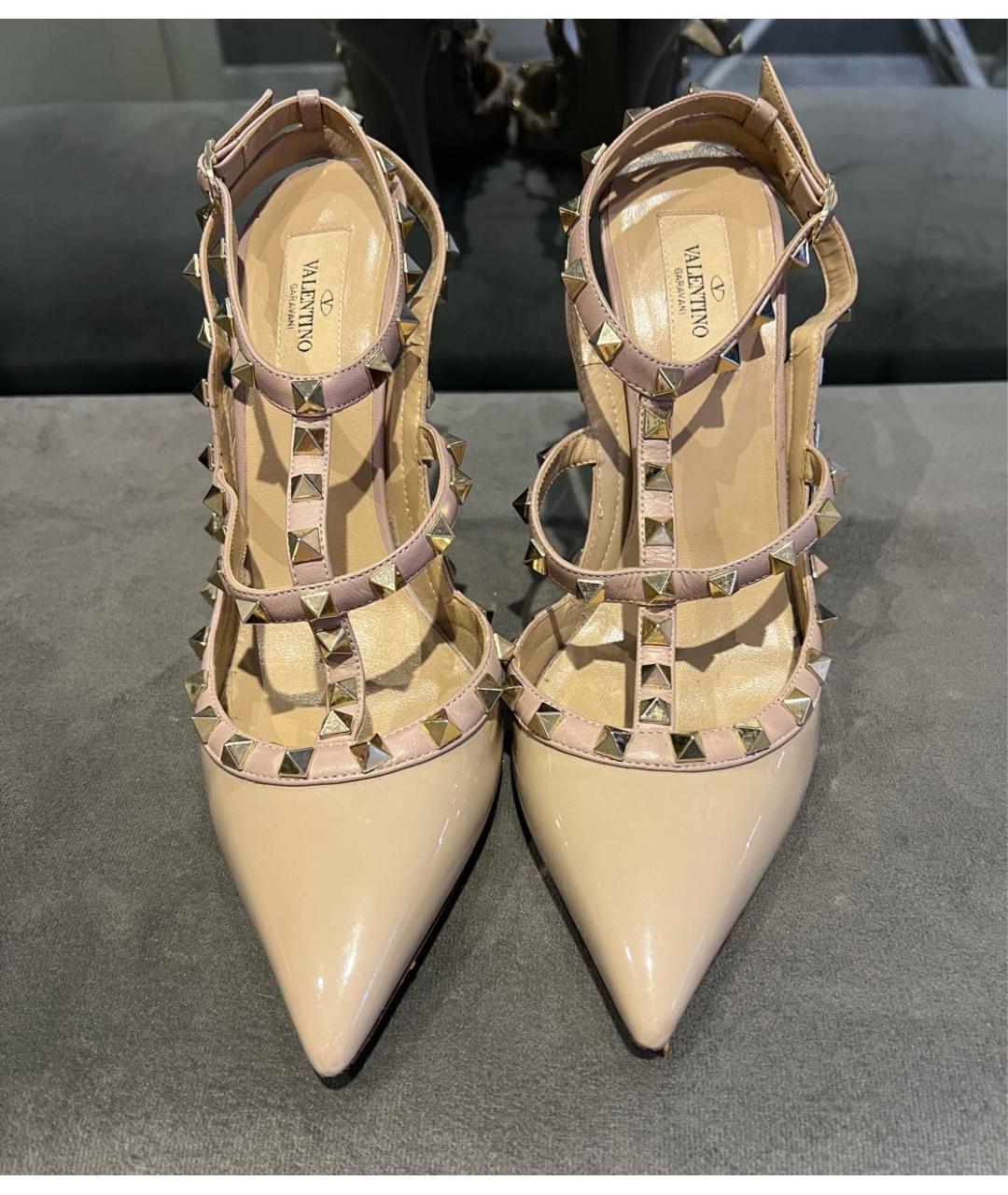 VALENTINO Бежевые туфли из лакированной кожи, фото 2