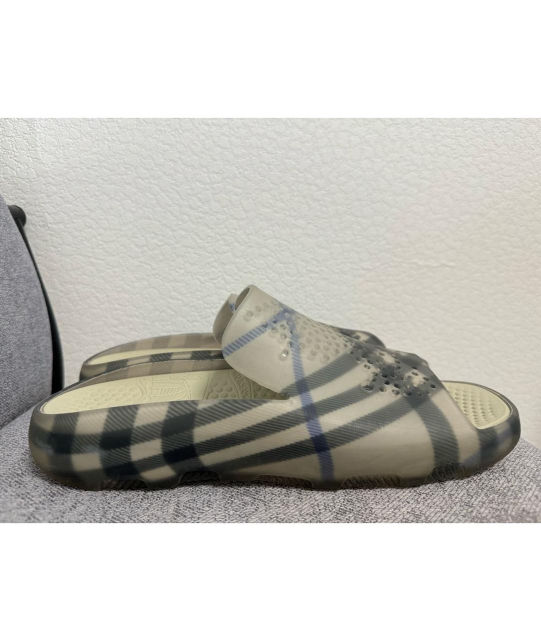 BURBERRY Бежевые резиновые шлепанцы, фото 5