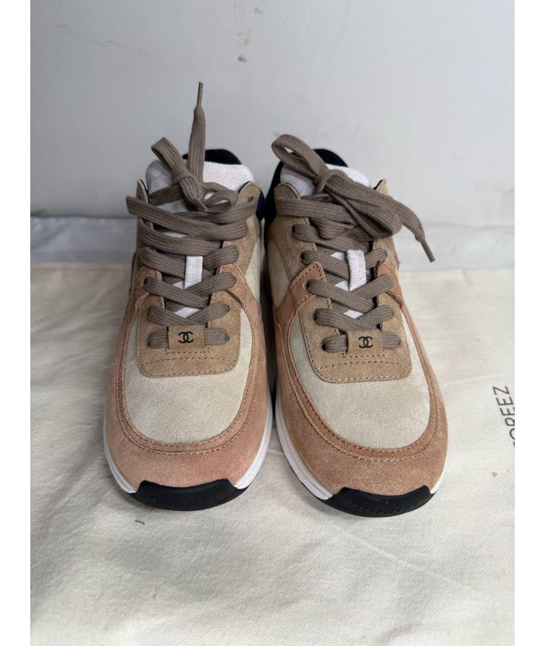 CHANEL Бежевые замшевые кроссовки, фото 2