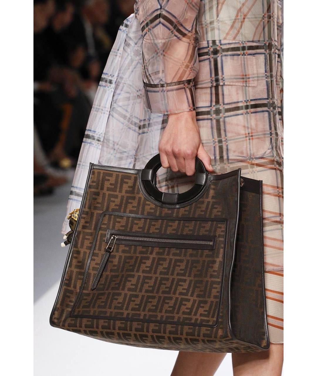 FENDI Коричневая пелетеная сумка с короткими ручками, фото 5