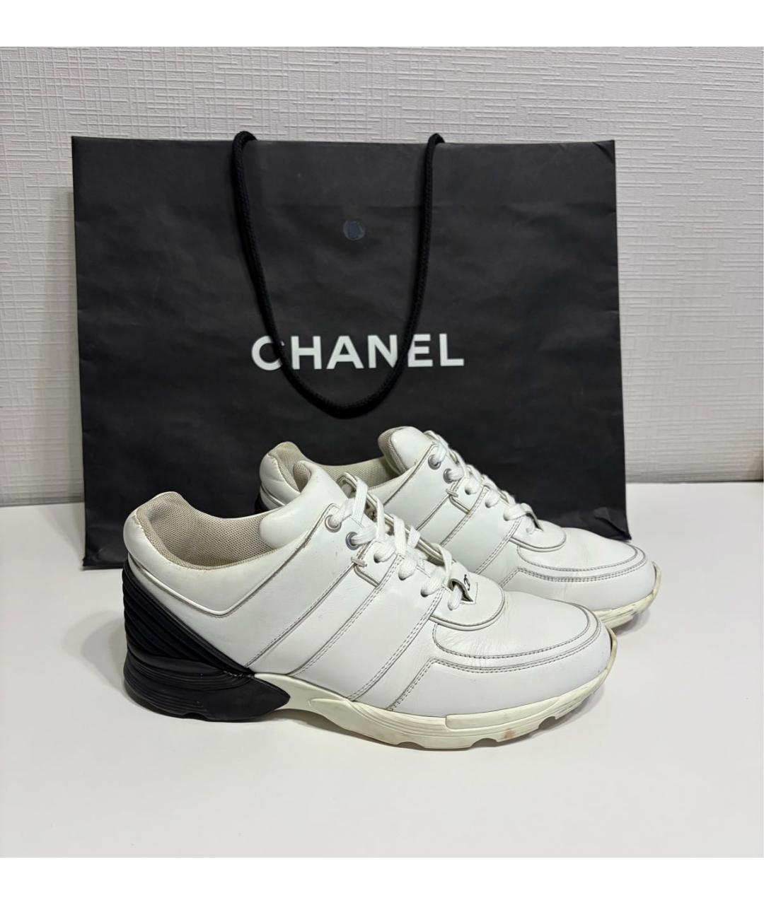 CHANEL Белые кожаные кроссовки, фото 2