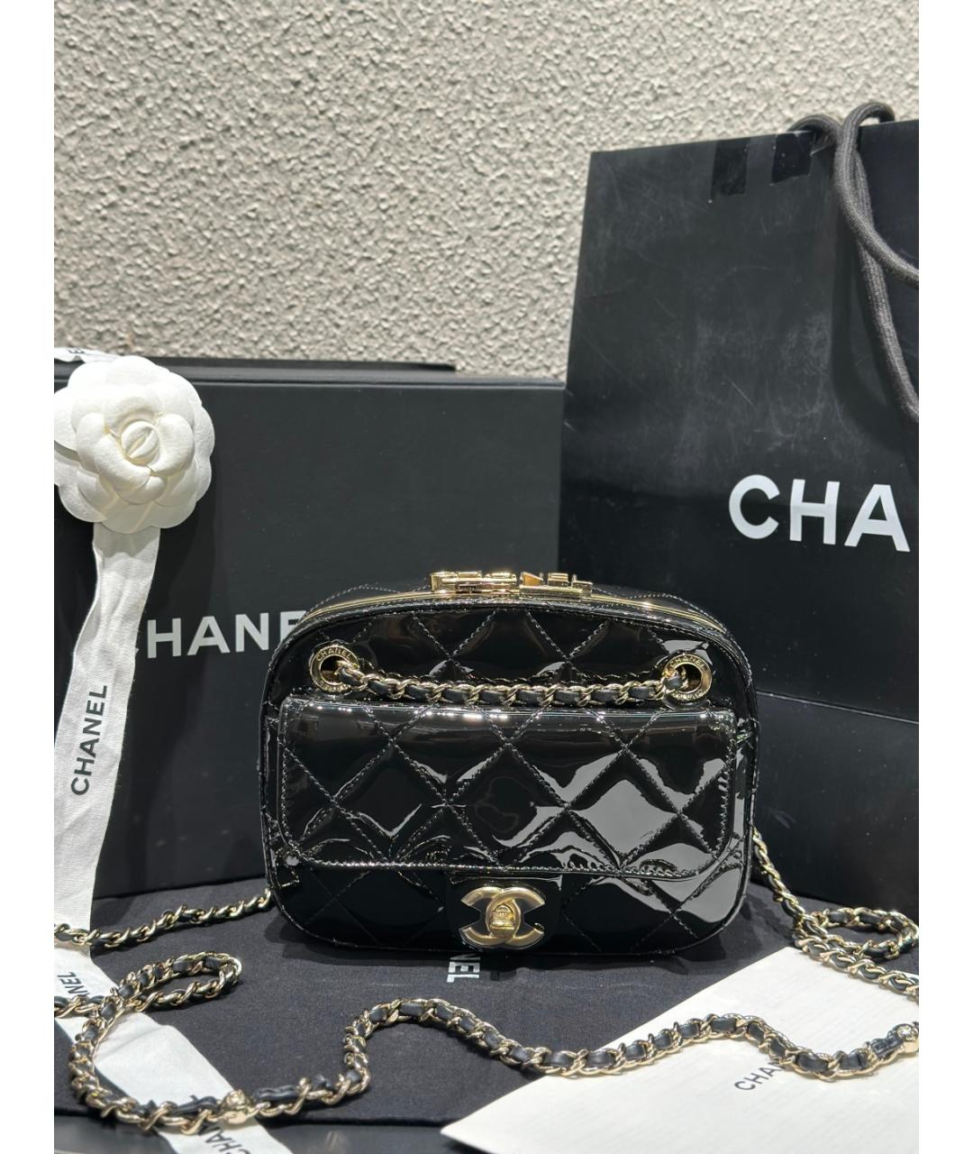 CHANEL Черная сумка через плечо из лакированной кожи, фото 10