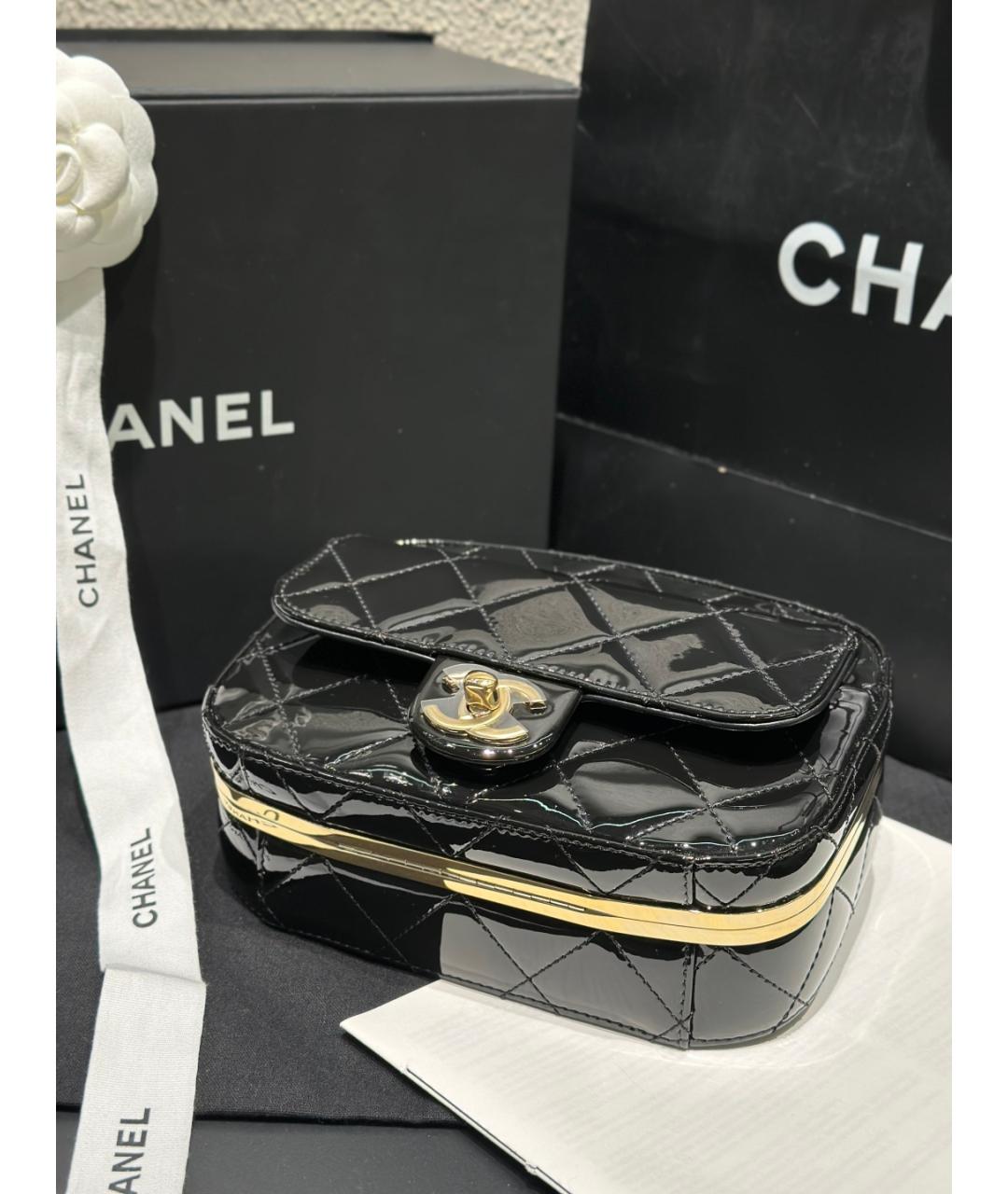 CHANEL Черная сумка через плечо из лакированной кожи, фото 6